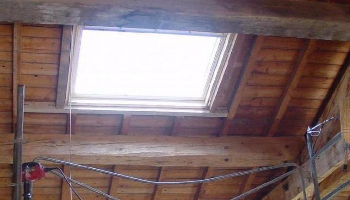 Travaux de Fenêtre de toit Vélux Béziers